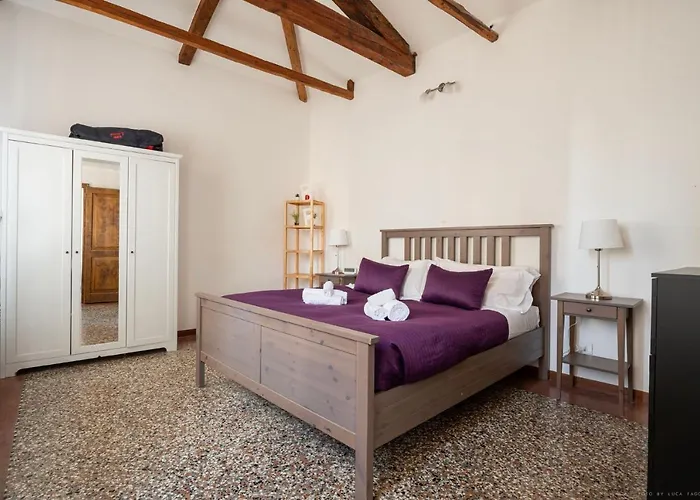 Ca' Giorgia Venice Apartment With Balcony